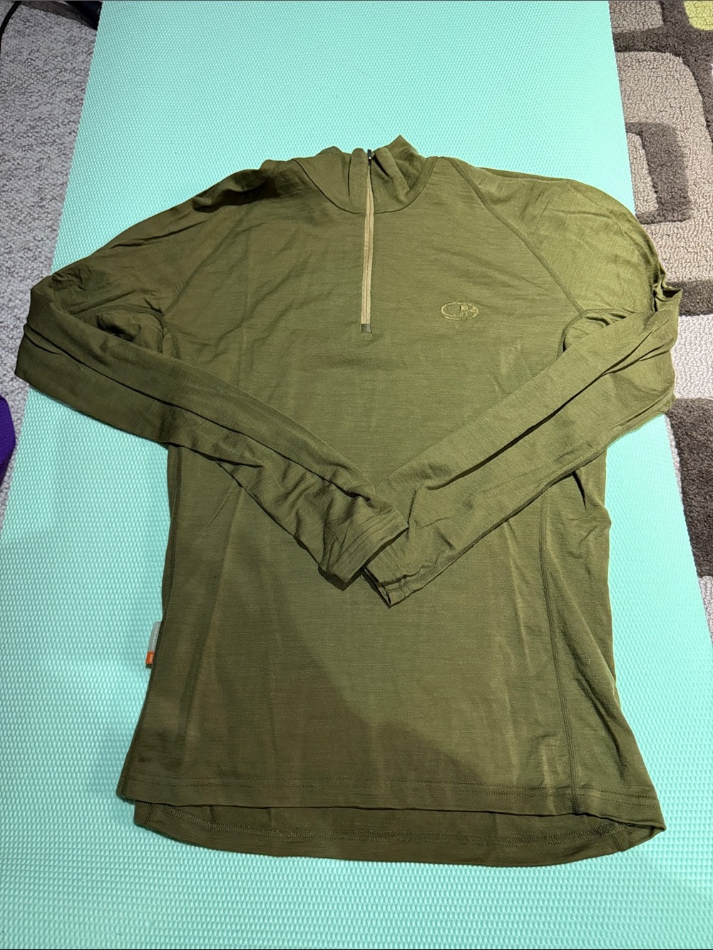 Green icebreaker 200 merino 1/4 zip, size M (Men's)